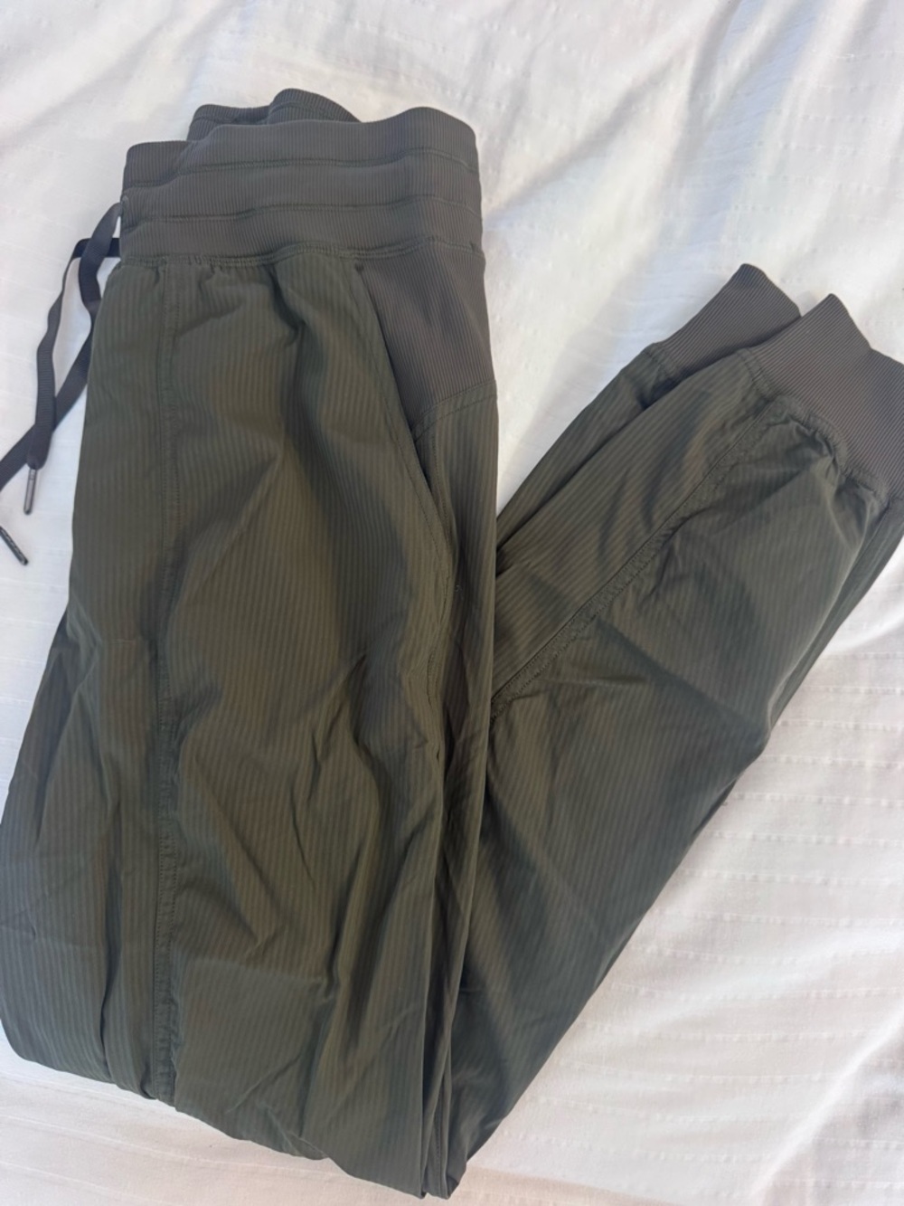 Lululemon size 4 Lightweight Olive Green Jogger Pants